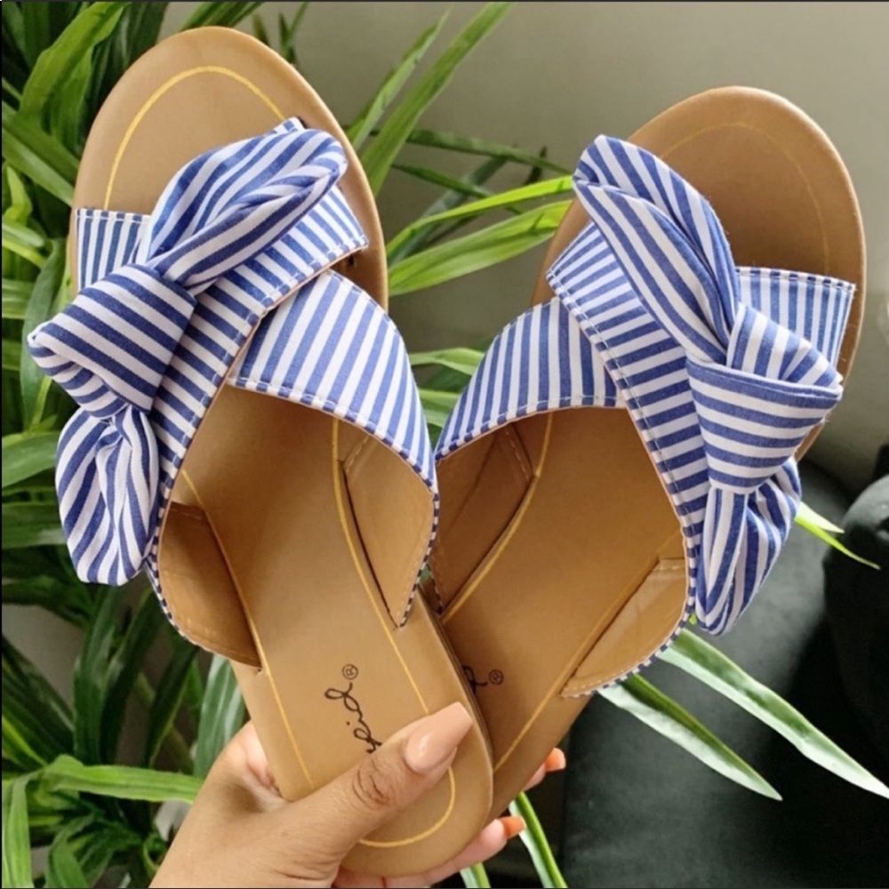 NEW Sara Sandal- in Blue/White